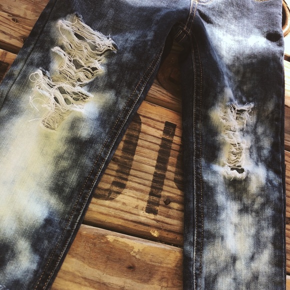 Distressed denim 🖤👖 - Picture 2 of 2